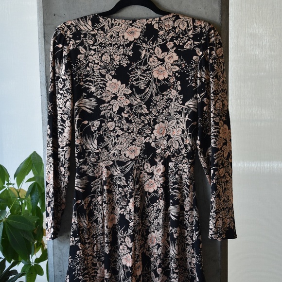 UO Long-sleeve Floral Romper - Picture 3 of 4